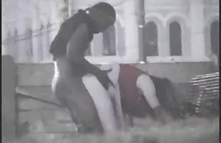 XXX જ્યારે તેના બોયફ્રેન્ડ Fucks ચિક છિદ્ર માં