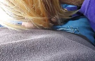 XXX રસોઇ હાર્ડ વાહિયાત pussy માં યુવાન કાળા વાળ વાળી છોકરી