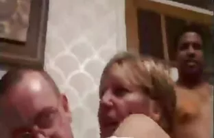 XXX લોકો અશિષ્ટ પ્રયોગ Fucks સેક્સી slaku સાથે મોટા બોબલા