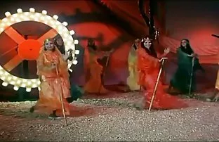 XXX યુવાન છોકરી સવારી છોકરી ના મોં માં વિર્ય નાંખવુ અને ગળી જાય છે