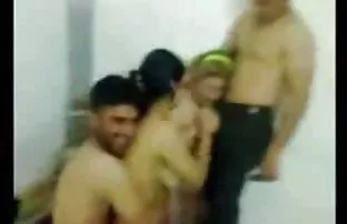 XXX સક્રિય અનુવર્તી આંચકાઓ તેના pussy માટે લાવવામાં પોતાને અને ક્ષતિરહિત ચિક ઉગ્ર ઉત્તેજનાનો અતિરેક માટે