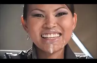 XXX યુવાન પૌત્ર Fucks દાદી તેના pussy