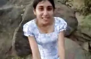XXX યુવાન પ્રેમિકા fucked બંને slits