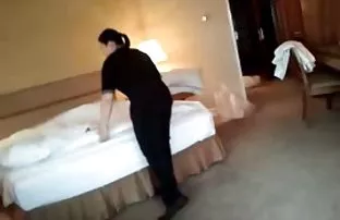 XXX આ વ્યક્તિ Fucks જાપાનીઝ છોકરી સાથે નાના બોબલા