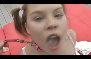 XXX ડિપિંગ છોકરી બંધ jerking ડિક તેના મિત્ર