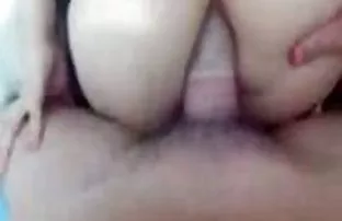 XXX લેડી વર્ષની શરૂ કરવા માટે હસ્તમૈથુન કેમેરા સામે