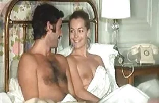 XXX સોનેરી Fucks સાથે એક વ્યક્તિ બાર પર