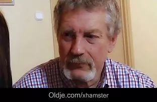 XXX એક વ્યક્તિ Fucks બે રશિયન ગર્લફ્રેન્ડને