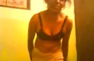 XXX સાંકડી ગાંડ રશિયન છોકરી fucked કાળો લોડો