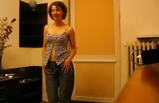 XXX મોહક કૂતરી સાથે Fucks કાળા બોયફ્રેન્ડ