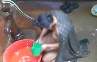 XXX પ્લમ્બર fucked રસદાર લેડી મોં માં