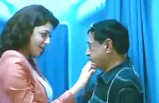 XXX 18-વર્ષ જૂના છોકરી વ્યક્તિ Fucks ભોસ અને ગાંડ