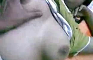 XXX ડિપિંગ વેશ્યા wielding એક સરસ મોટી ગાંડ તેના સાથી