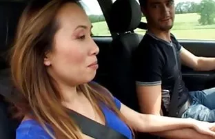 XXX સફેદ કૂતરી દ્વારા fucked કાળા બોયફ્રેન્ડ તેના pussy