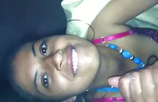 XXX વ્યક્તિ ચાટવુ ભોસ ચુત સુંદર છોકરી વેબકેમ પર