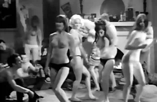 XXX Gardasee વીર્ય સોનેરી વાળ વાળી ચોદવુ ગાંડ અને Fucks સાથે વ્યક્તિ