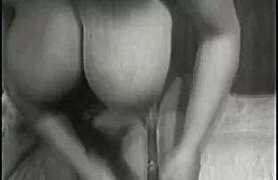 XXX સોનેરી આપે છે ચાટવું pussy અને સકીંગ વ્યક્તિ 69